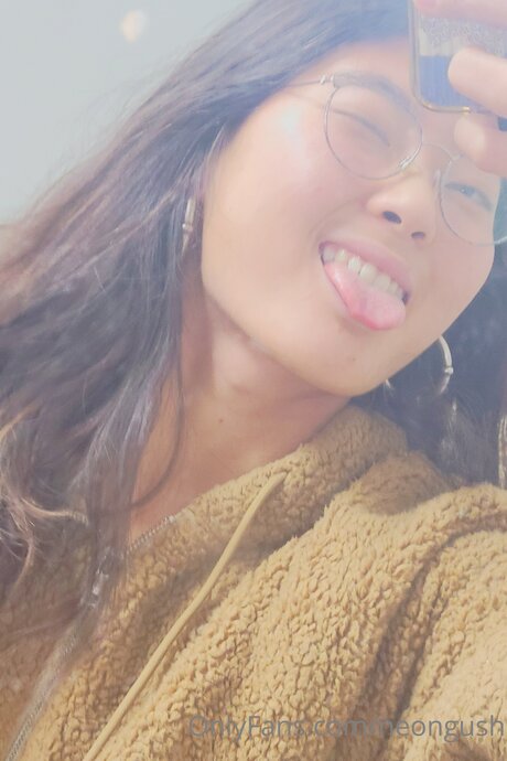 neon gush nudes model pic