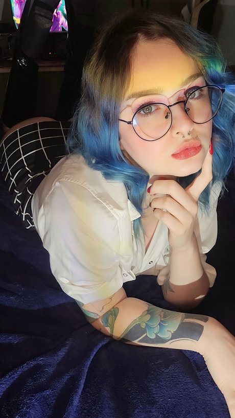 Neon Dolll model nude photo