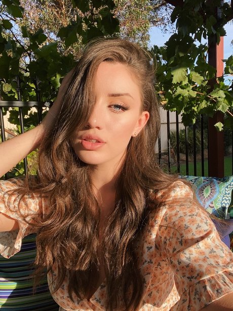 Naomi s Feet model xxx photo