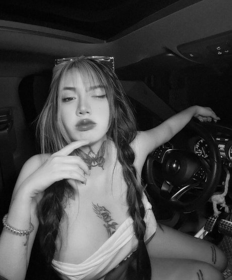 ellekampong erotic pornstar pics