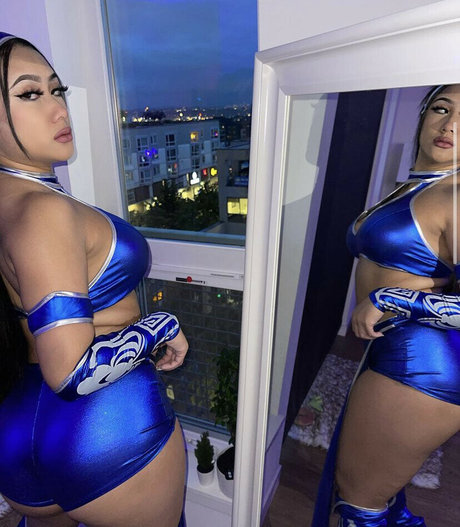 Beamer Babe model top img