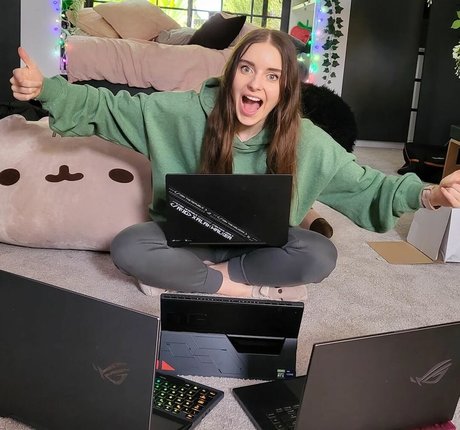 Loserfruit nude pornstar photo