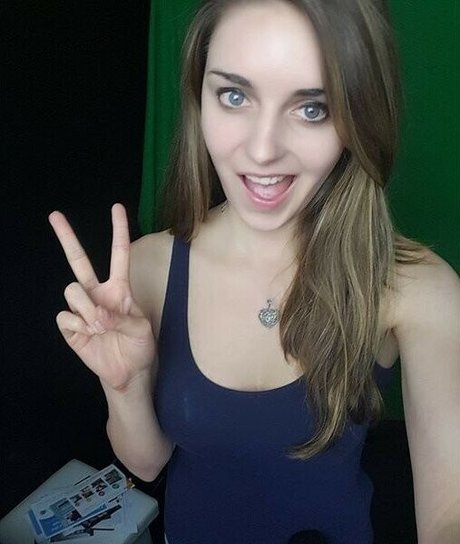 blonde midget onlyfans porno picture