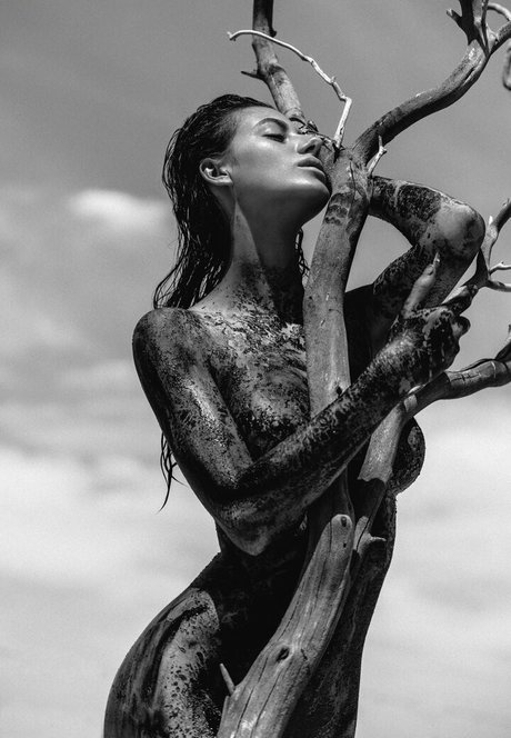 lesbian kissing onlyfans adult photos