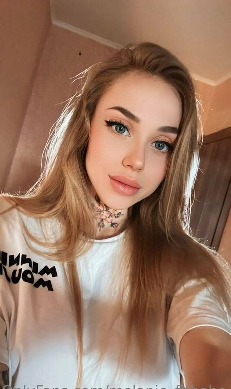 melanie fitbabe art star photo