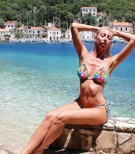 Sara Muzi naked pornstar pic