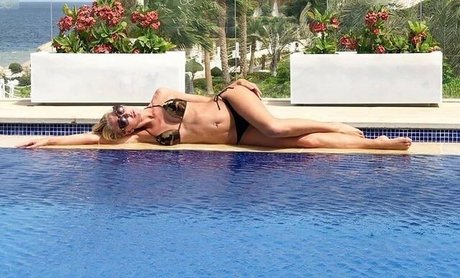 Sara Muzi erotic star pics