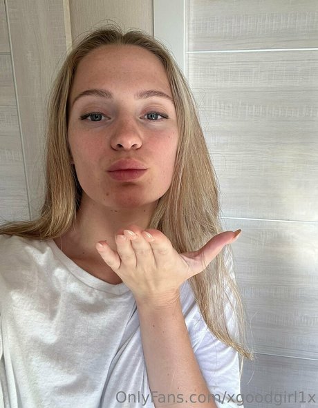 xgoodgirl1x nude star galleries