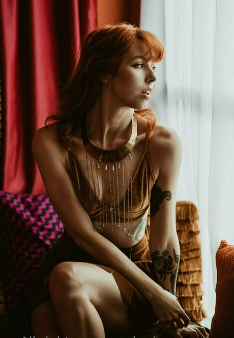 missnouveaux pornstar nude img