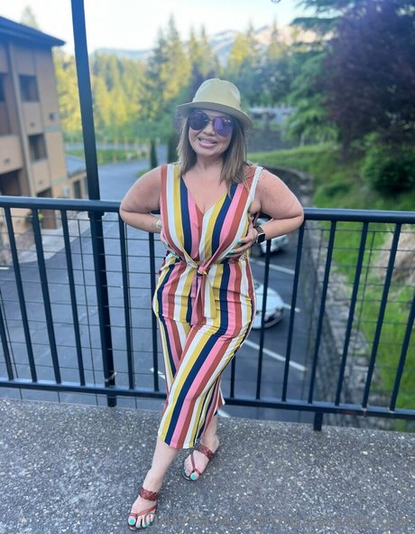 bustycougar free star pics