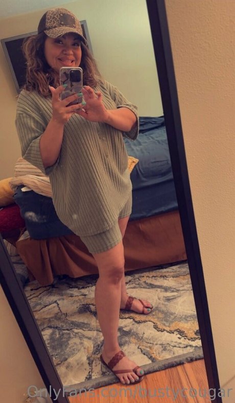 bustycougar sex model gallery