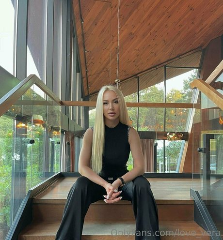 love vera nude model img