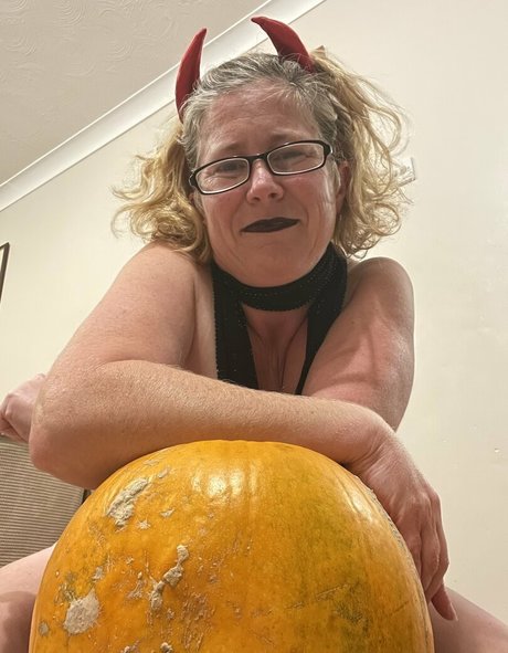 khariscurves adult star pic