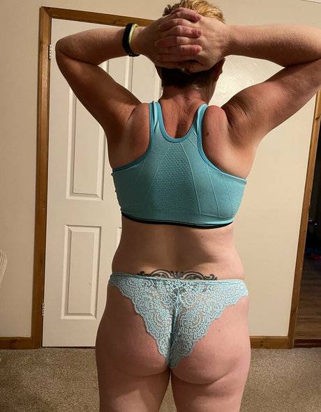 khariscurves nude pornstar img