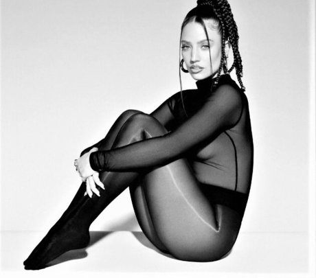 Jess Glynne nice model pic