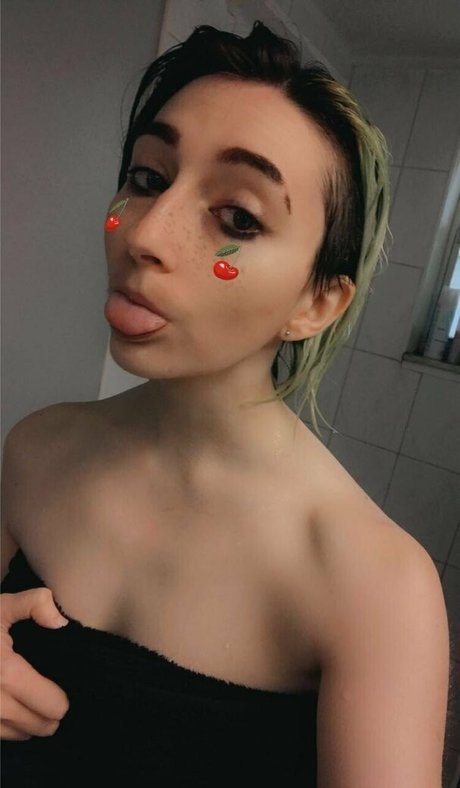 deviouslilwolf naked actress picture