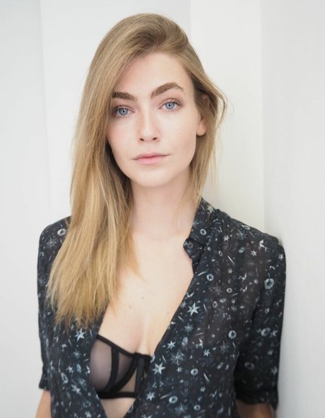 Eve Delf adult model photos