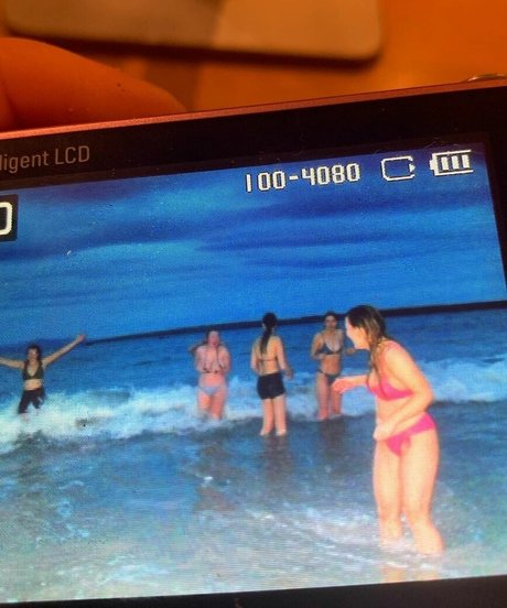 lesbian kissing onlyfans porn images