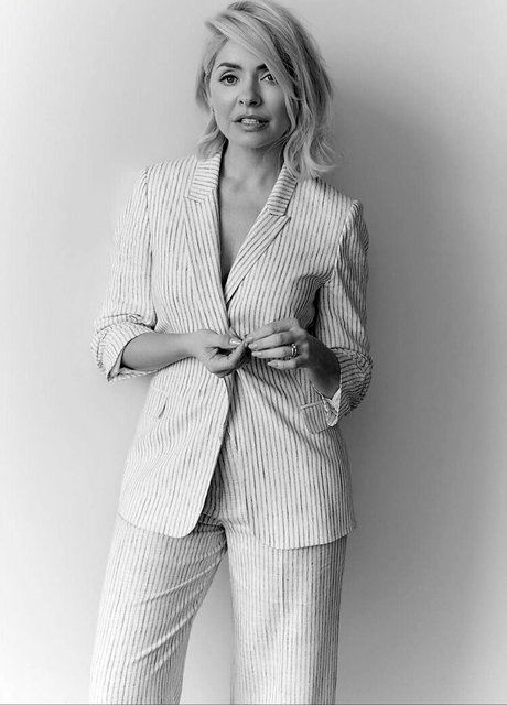 Holly Willoughby nude star pics