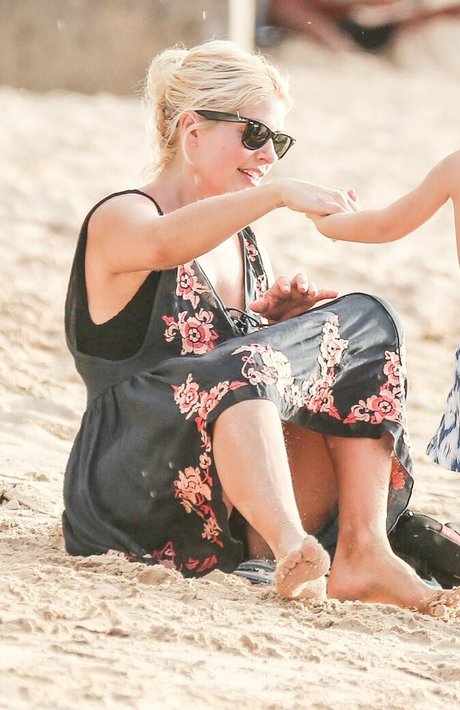 Holly Willoughby star beautiful photo