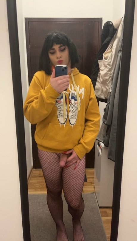 Sissyvaleriee69 pornstar naked archive