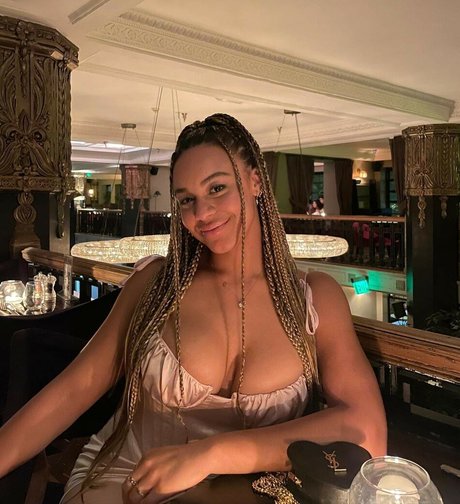 Nia Siux pornstar pics