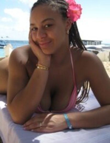 Nia Siux adult model archive