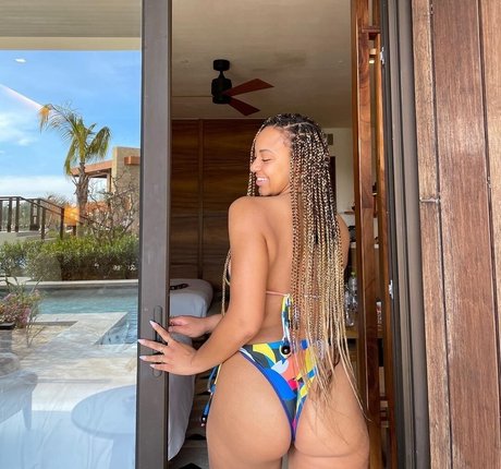 Nia Siux nice model pictures