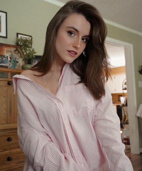 Maggie Roscher erotic pornstar image