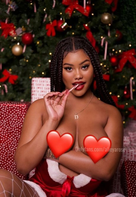 Dejarennae nude actress photo