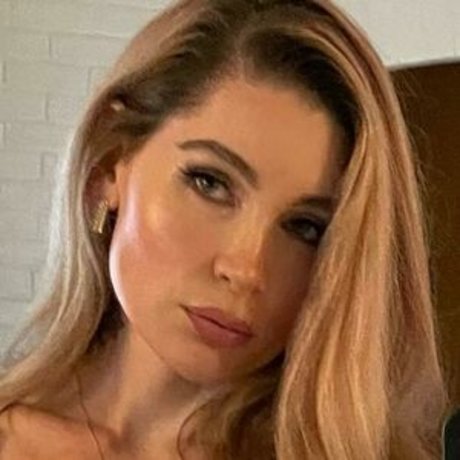 Trace Lysette model pretty pics