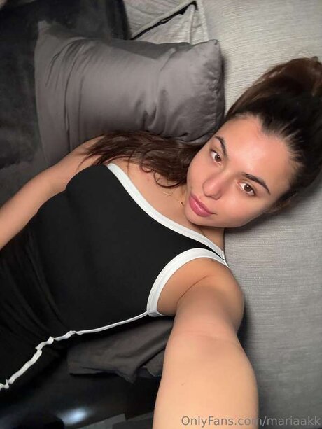 mariaakk nude pornstar image