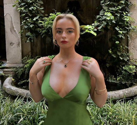 Amelia Eve Gibson star picture