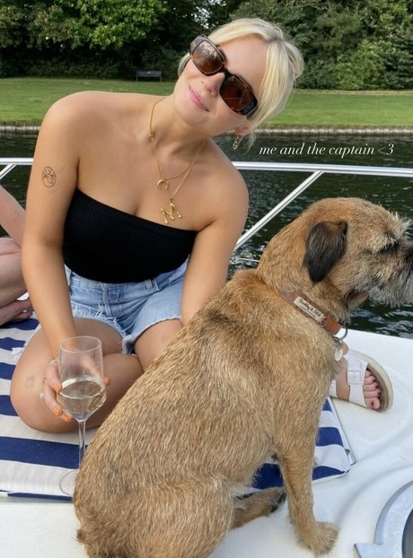 Amelia Eve Gibson hot model picture