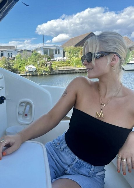 Amelia Eve Gibson model hot archive