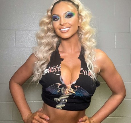 Danni Ellexo star sex pic