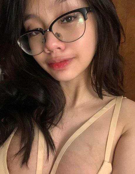 Hilixlie erotic star image