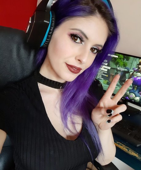 LunaraKitsune model hot galleries