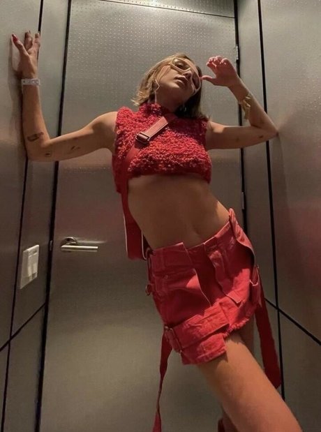 Emma Chamberlain sexy model galleries