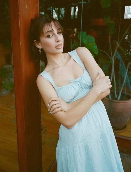 Emma Chamberlain nudes star photos