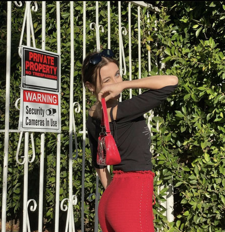 Emma Chamberlain star hot pics