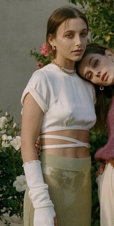 Emma Chamberlain top model pic