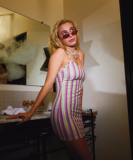 Emma Chamberlain star free image