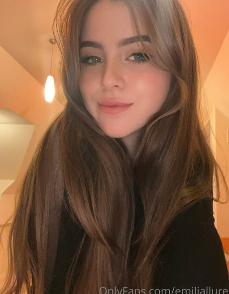 Emiliallure nude star photo