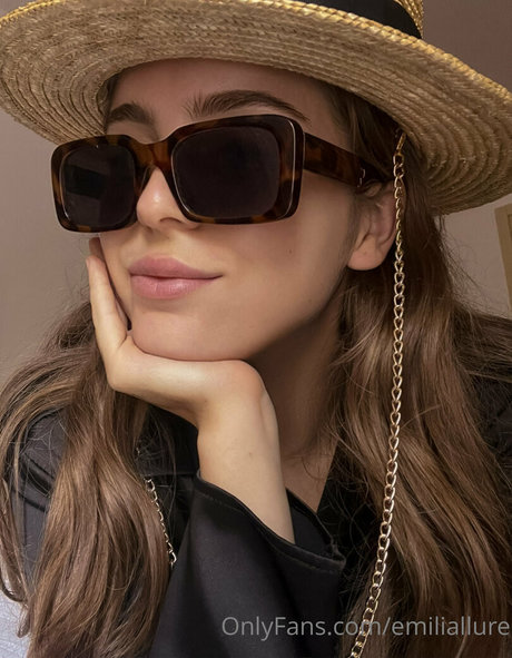 blonde lesbian onlyfans pornos picture