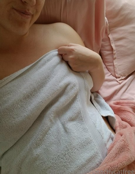 peachycatfree model xxx photos