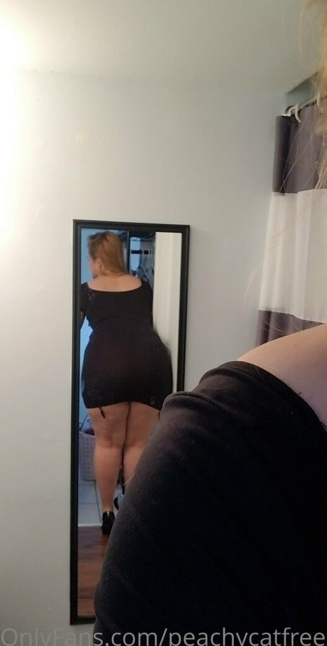 peachycatfree free model pics