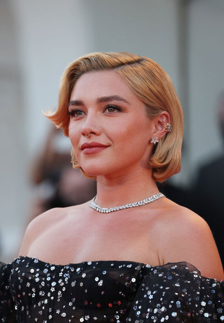 Florence Pugh pornographic actress pics