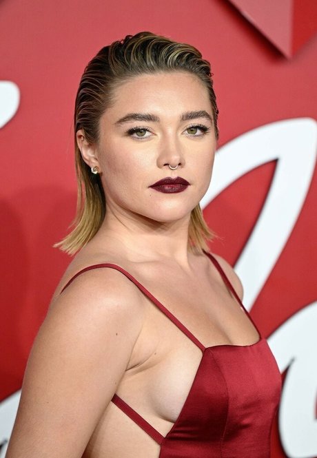 Florence Pugh Quick model image