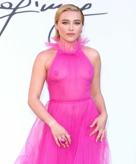 Florence Pugh exclusive model pic